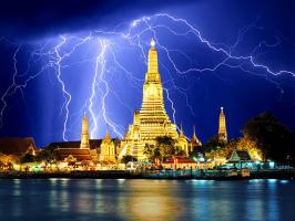 Wat Arun Lightening