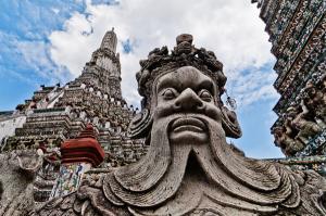 Wat Arun Statue