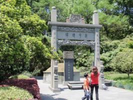 Tomb of Wu Song Tourists