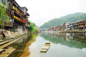 River Fenghuang Old Town