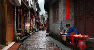 Fenghuang Old Town People