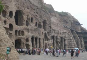 tourists visit yungang buddhist cave