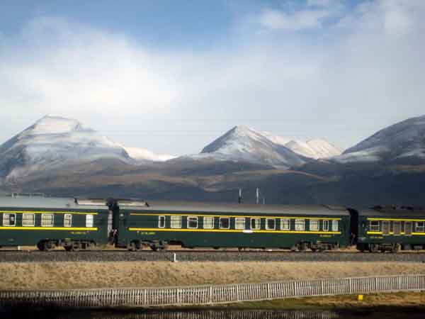 Nyainqentanglha Mountain Train 