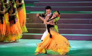 Wonderful Xinjiang Dance