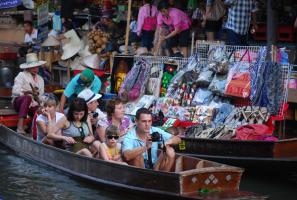 Damnoen saduak Market
