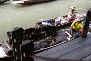 Damnoen saduak Floating Market Scene