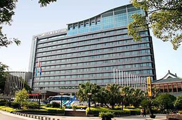 Guilin Lijiang Waterfall Hotel