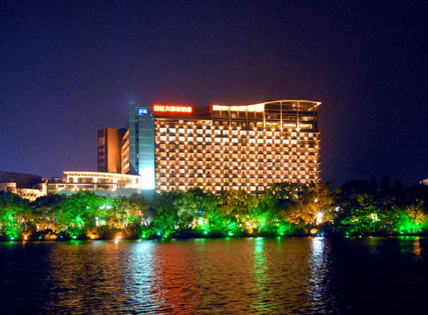 Guilin Lijiang Waterfall Hotel