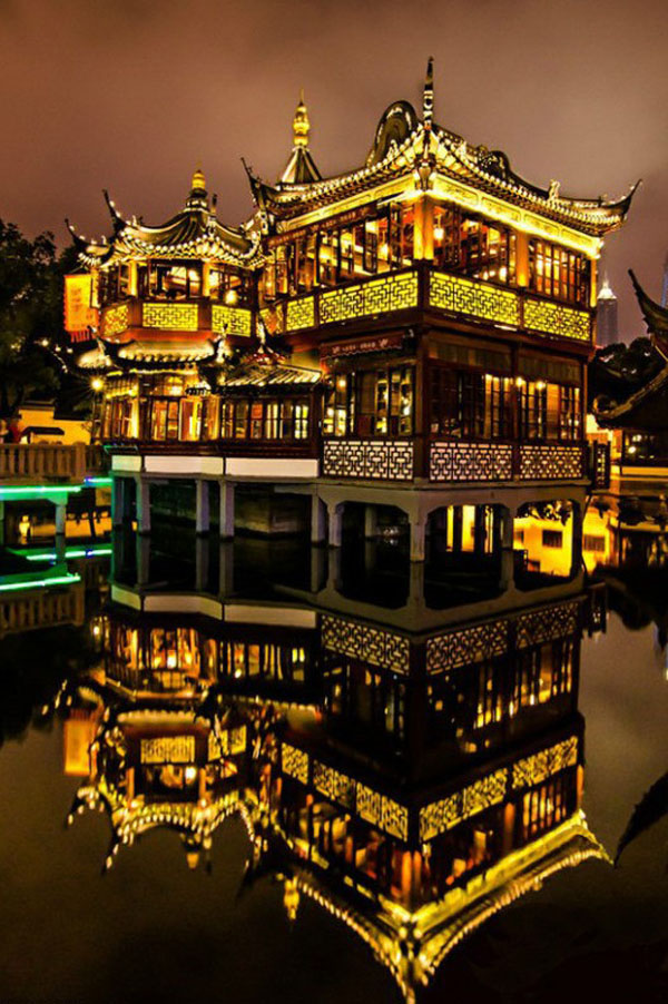 Huxinting Tea House Night Sight