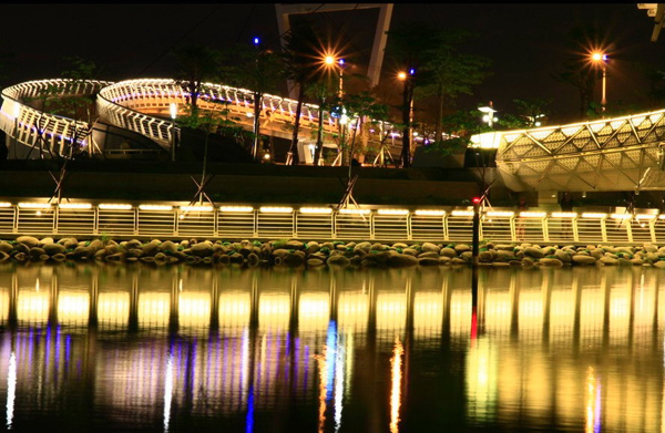 Love River Night Sight