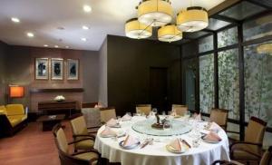 Holiday Inn Central Plaza