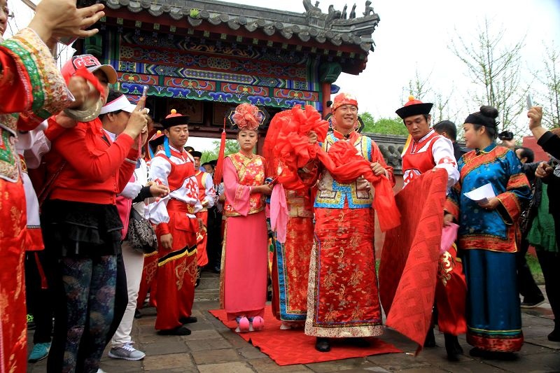 Man minority culture & features