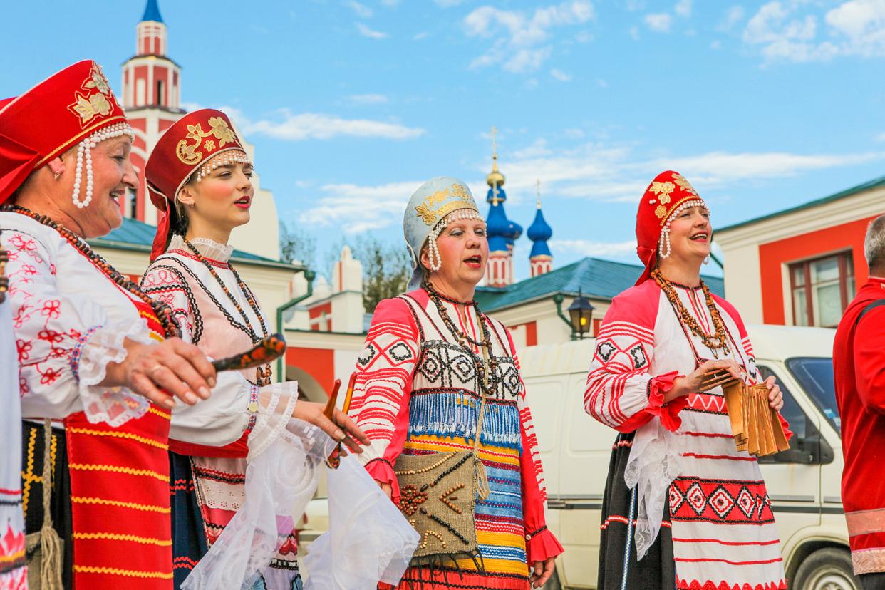 Russian minority culture & features
